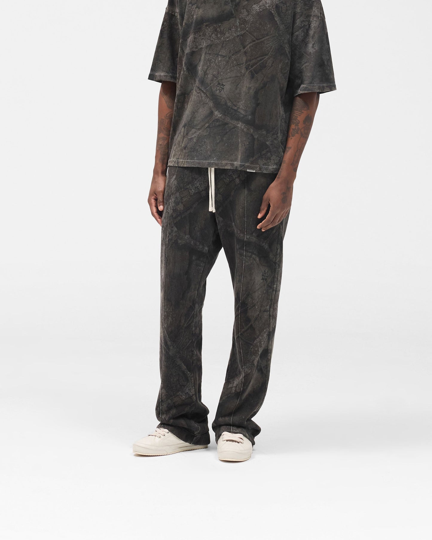 Initial Overdye Realtree® Sweatpants - Overdyed Black